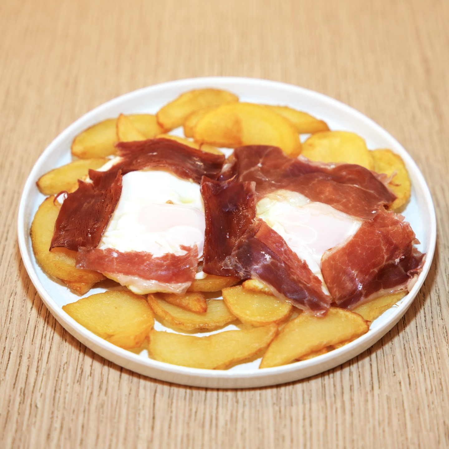 Plato de Huevos Rotos con Jamón.
